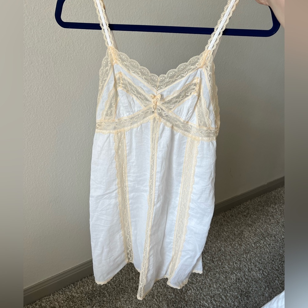 Victoria’s Secret Intimates White Lace and Cream Slip XS